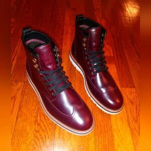 BURGUNDY MENS TIMBERLAND BOOT, SIZE 9